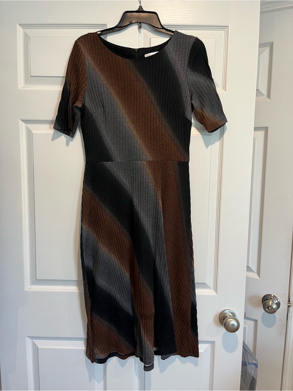 Women's Short-Sleeve Midi Dress in Black and Brown
